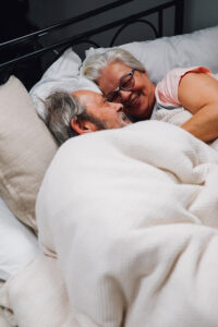 Read more about the article 6 Amazing Benefits of Weighted Blankets for Elderly