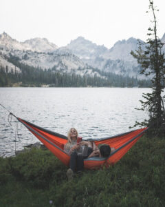 Read more about the article Snuggle Up: The 5 best Best Hammock Underquilts