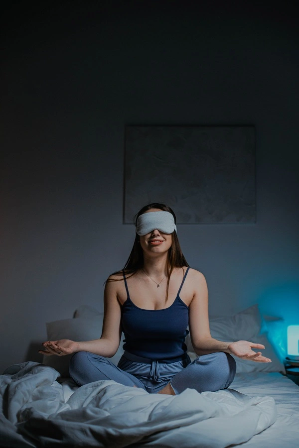 Read more about the article 6 Amazing Benefits of Weighted Sleep Masks